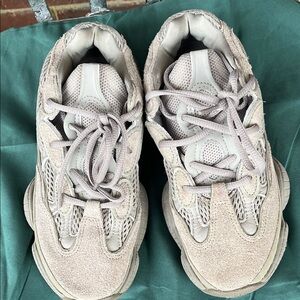 Yezzy Shoes Sz 4.5 juvenile